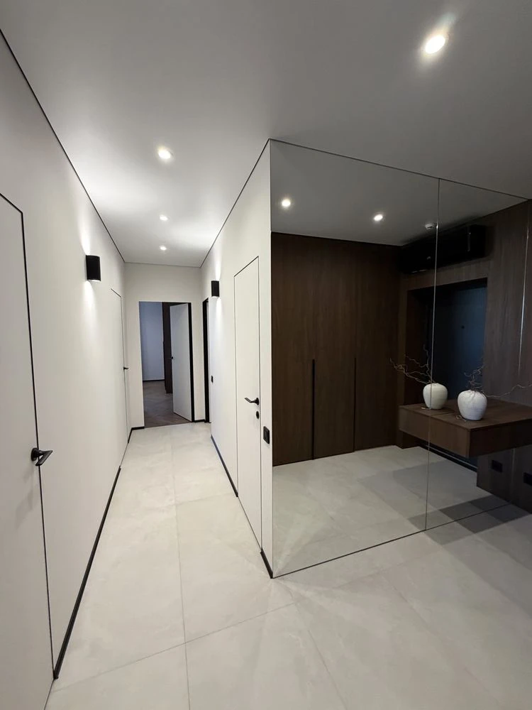 New apartment! 3 separate bedrooms and kitchen living room! Central