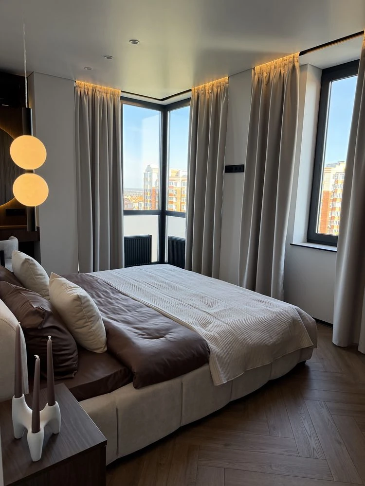 New apartment! 3 separate bedrooms and kitchen living room! Central