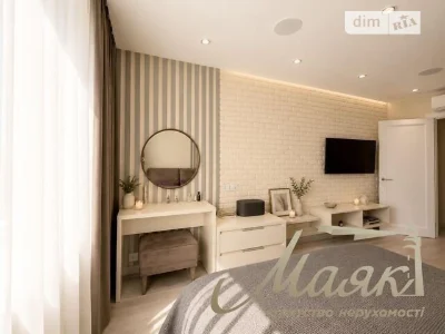 Sale of 1-room apartment 54.4 sq. m. on Yasynuvatskyi 11 • ID
