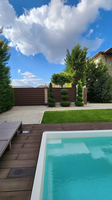 Stylish house with modern renovation and swimming pool in Sauvignon.