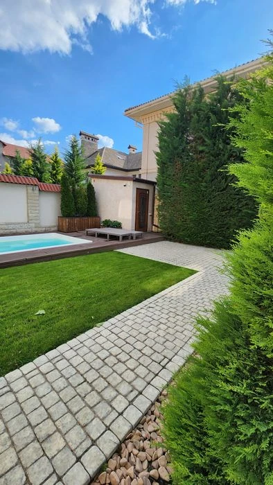 Stylish house with modern renovation and swimming pool in Sauvignon.
