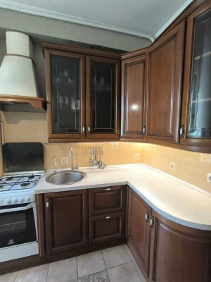 Продам 2-х комнатную квартиру с гаражом в центре. Софиевск