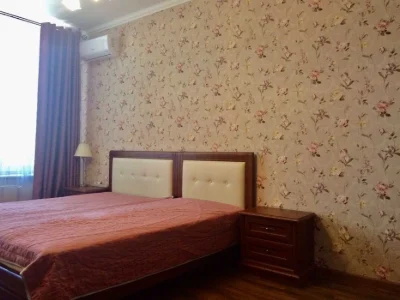 Продам 2-х комнатную квартиру с гаражом в центре. Софиевск