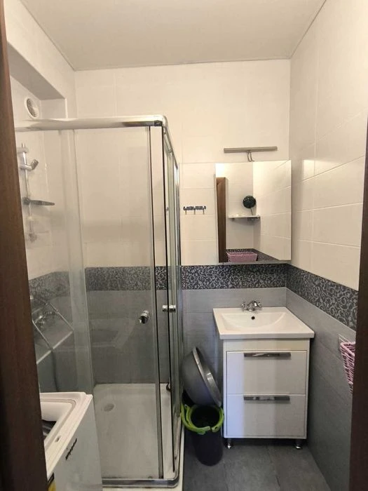 Продам 2-х комнатную квартиру с гаражом в центре. Софиевск