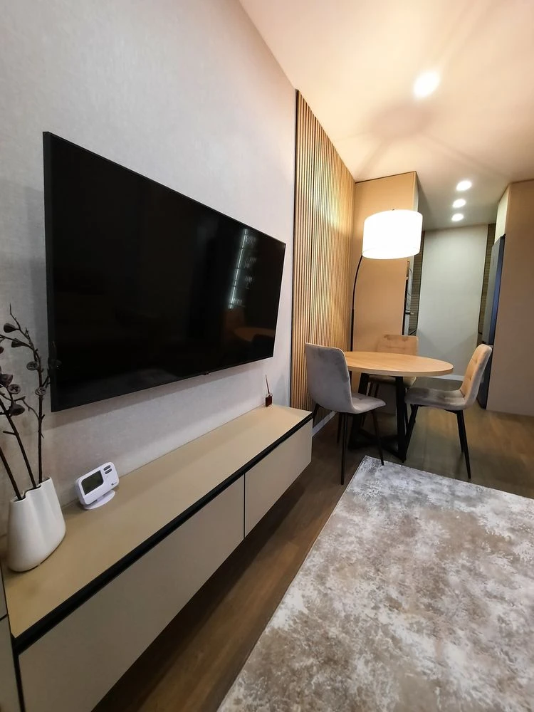 Luxury apartment with expensive renovation! Central Park!