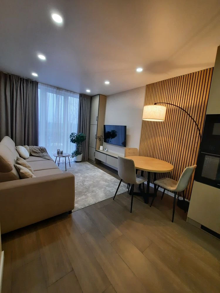 Luxury apartment with expensive renovation! Central Park!