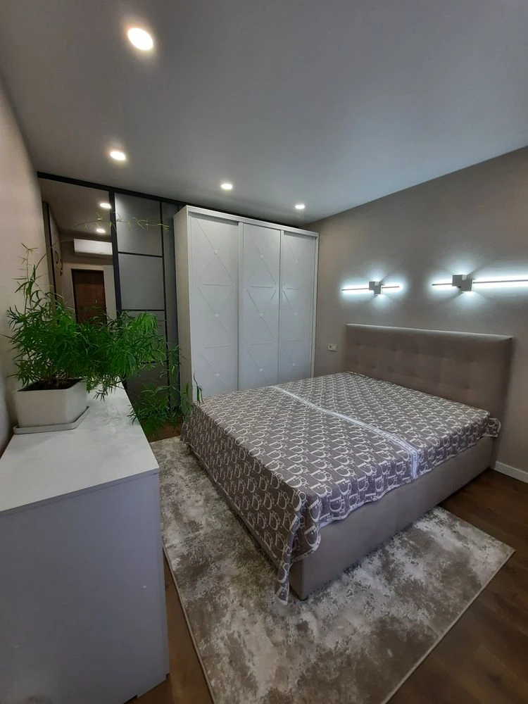Luxury apartment with expensive renovation! Central Park!