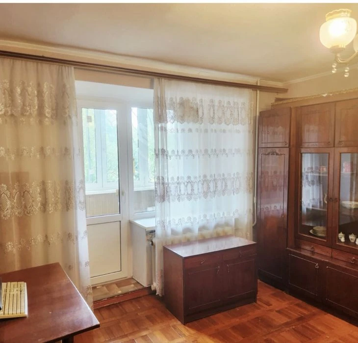 2-room apartment in the city center on Kultura Street. High-rise brick building.