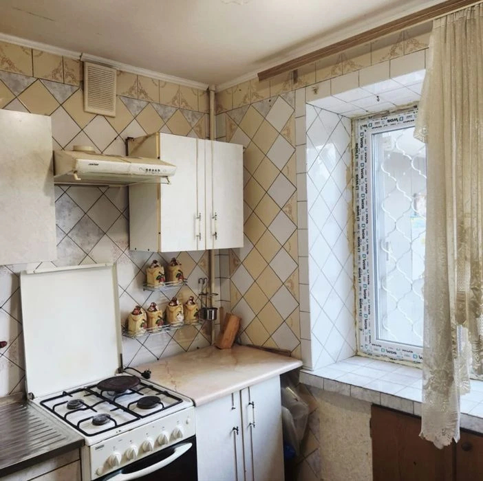 2-room apartment in the city center on Kultura Street. High-rise brick building.