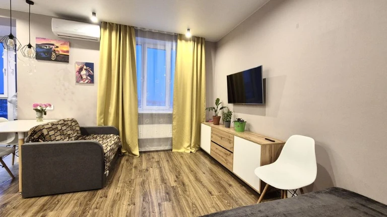 CITY CENTER! Taxes 2%. 1 room with renovation. All State Programs! Gas