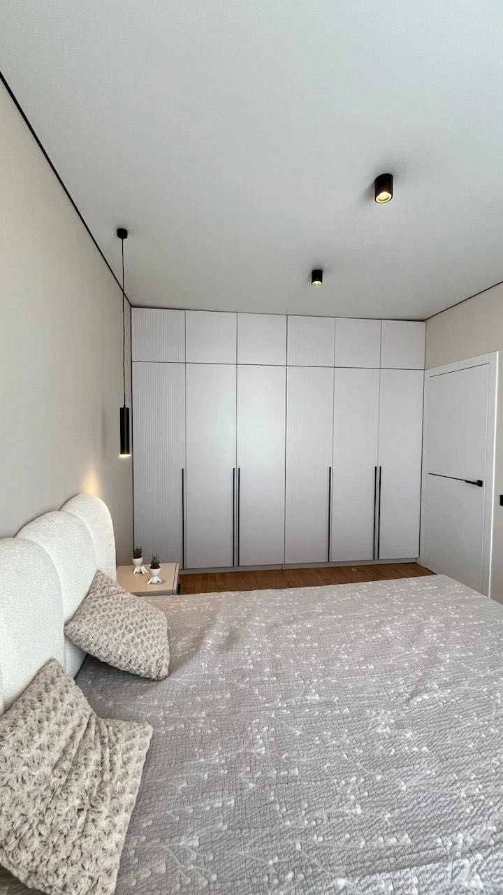 Euro-2 bedroom apartment with new renovation on gas! Near embankment!