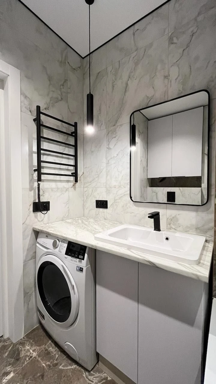 Euro-2 bedroom apartment with new renovation on gas! Near embankment!