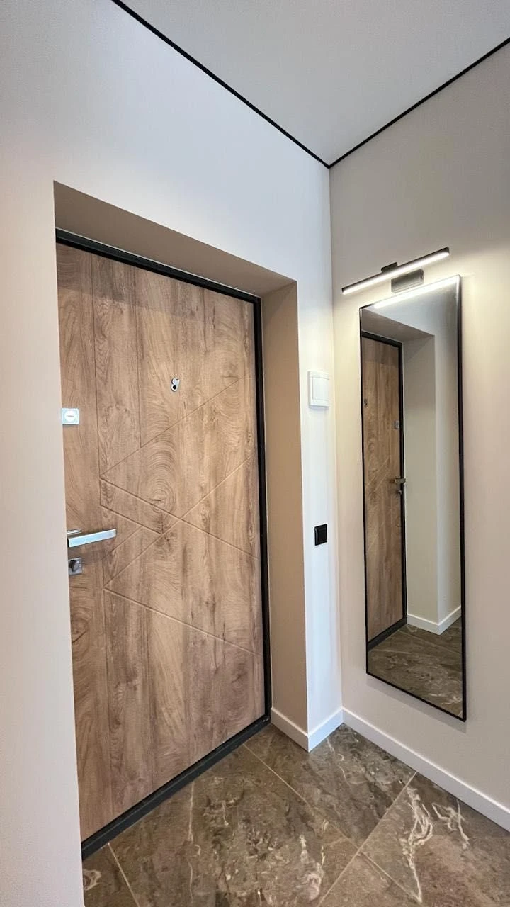 Euro-2 bedroom apartment with new renovation on gas! Near embankment!