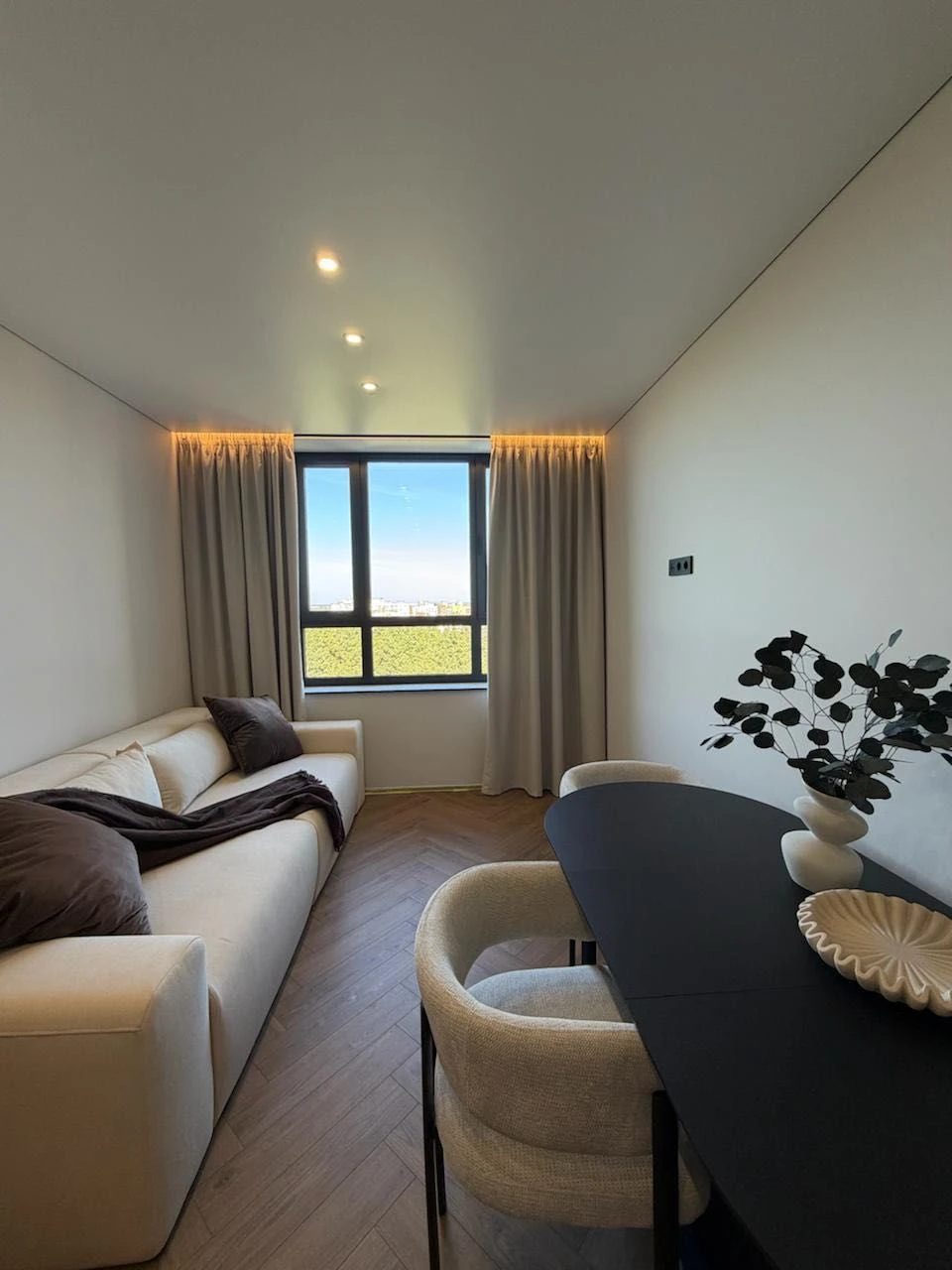 3-room apartment with Designer Renovation! Near Central Park