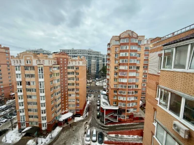 One-bedroom apartment renovated, near Central Park! Gas! No commission!