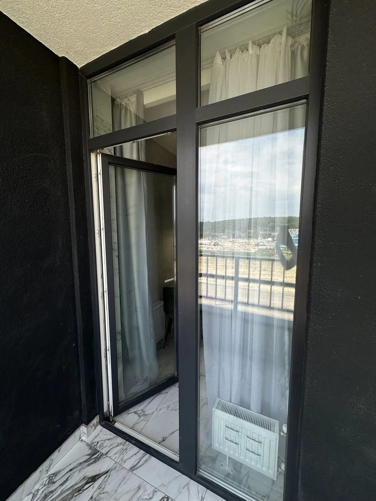 One-bedroom apartment near the waterfront! With gas!