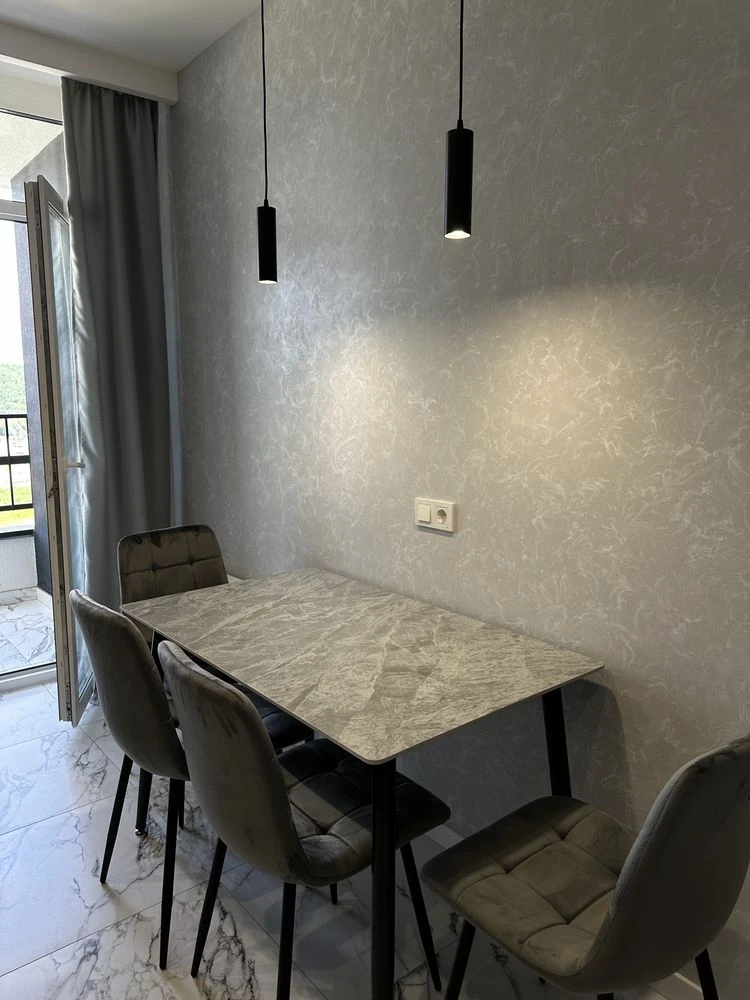 One-bedroom apartment near the waterfront! With gas!