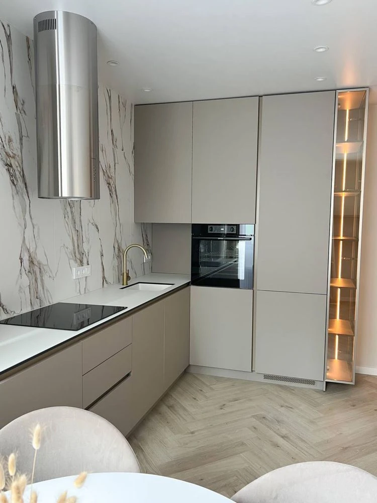 Apartment for Sale: Two-Room Apartment with Designer Renovation in ЖК Цент