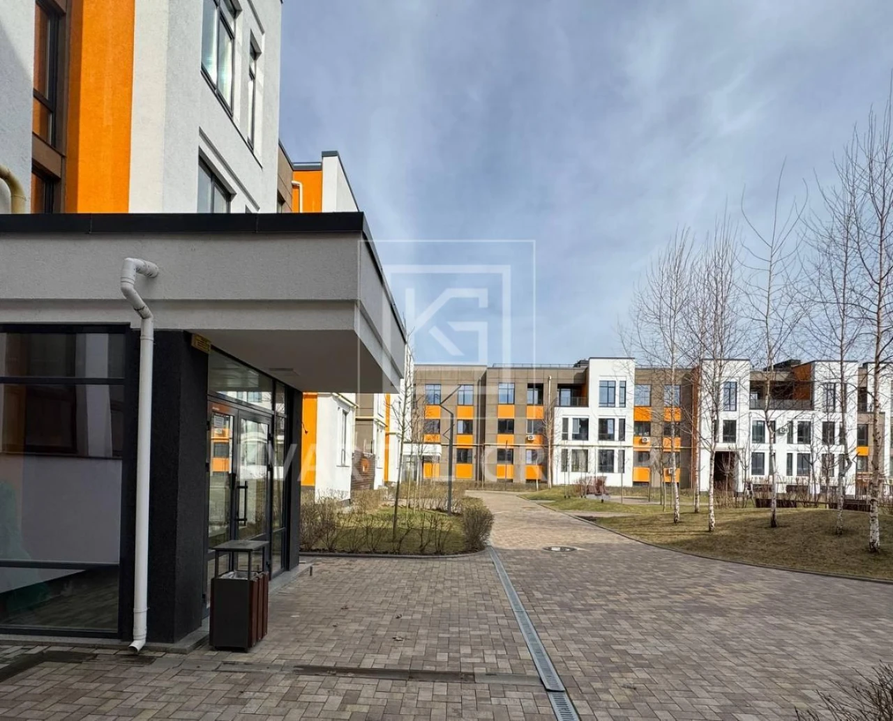 Продається велика 3-кімнатна квартира з оздобленням в Ірпені!