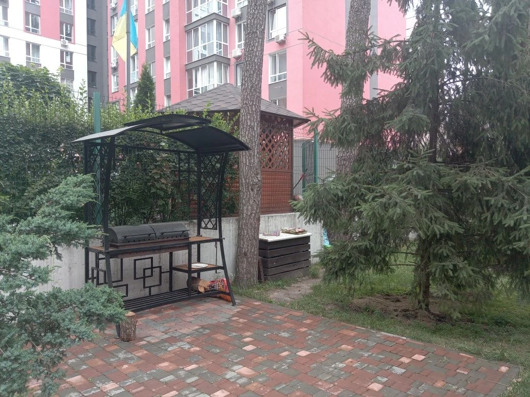 Продаж 2-кімнатній квартири з балкою поблизу Центрального