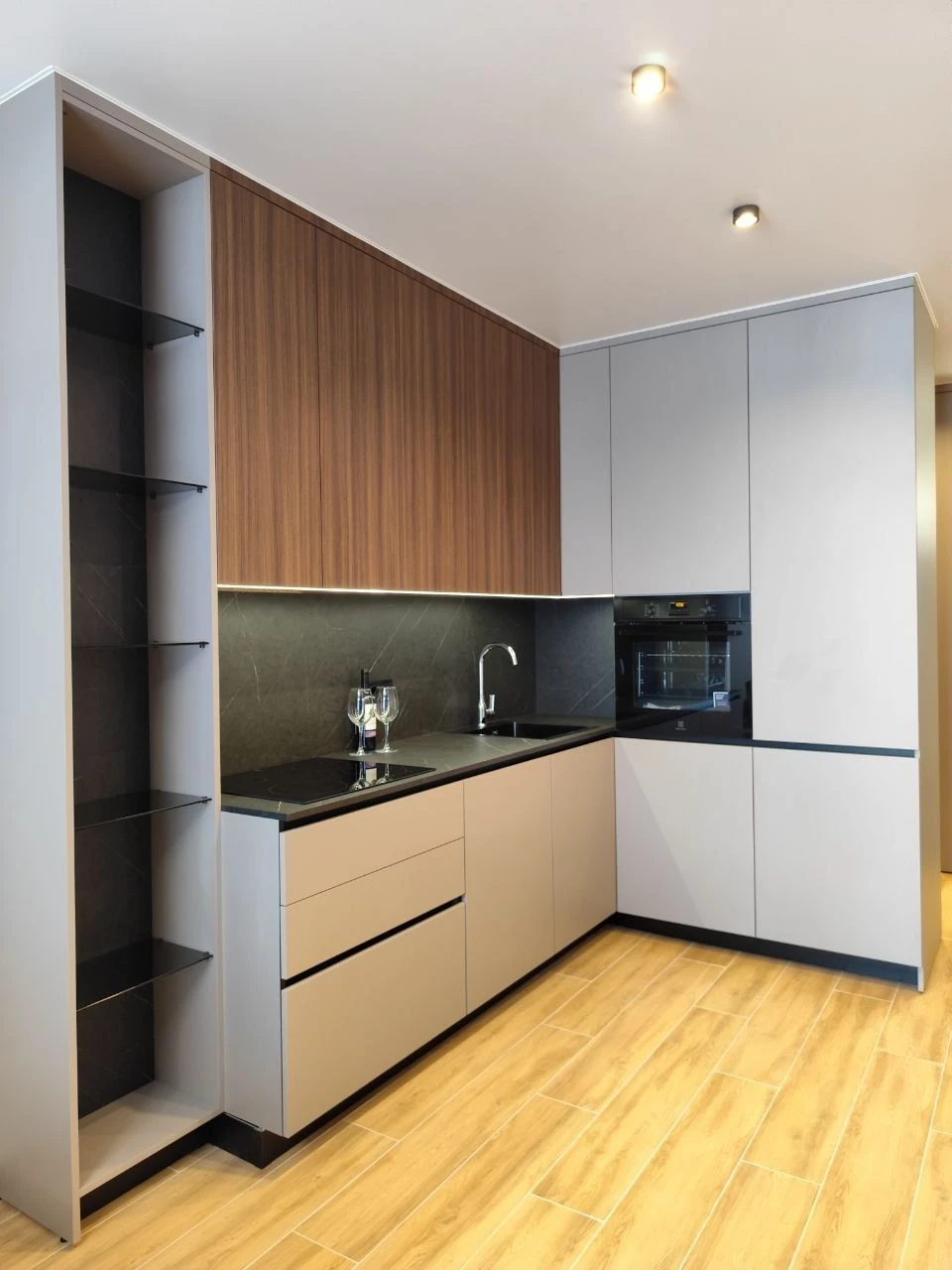 Two-bedroom apartments with designer renovation