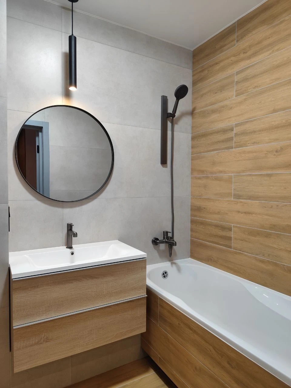 Two-bedroom apartments with designer renovation