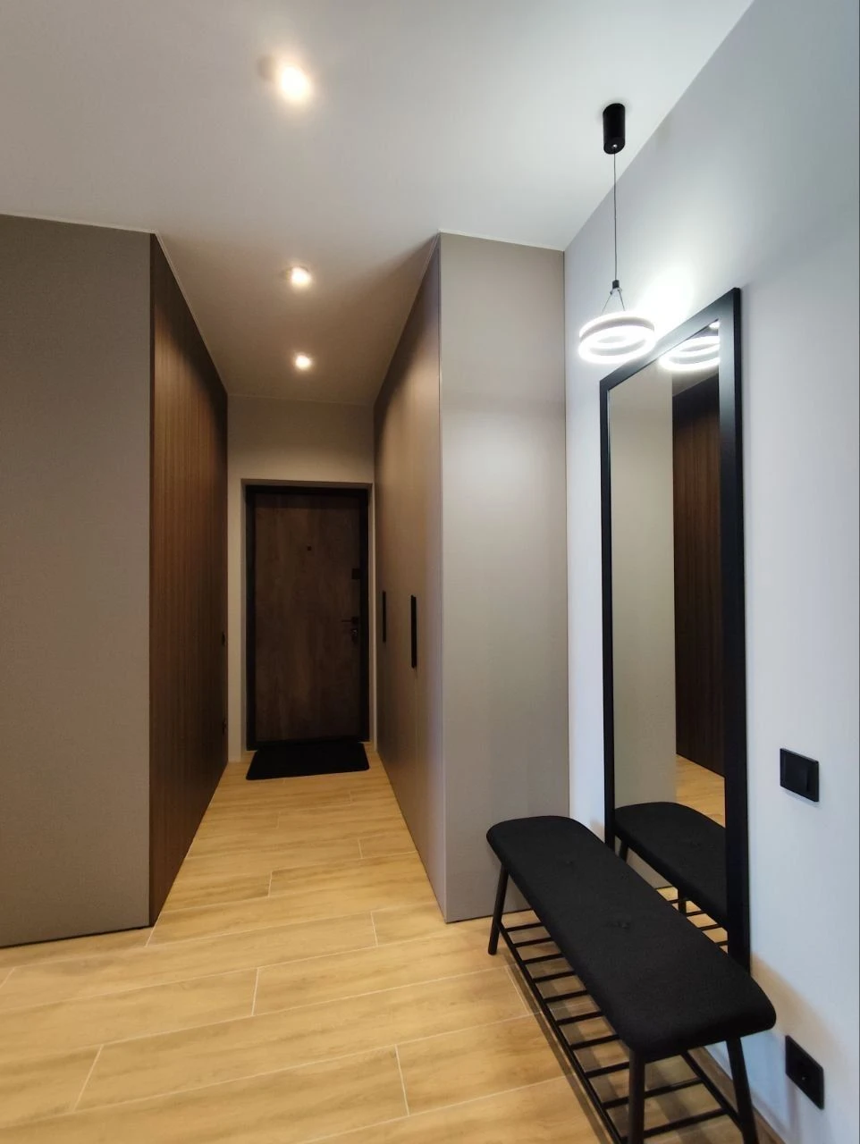 Two-bedroom apartments with designer renovation