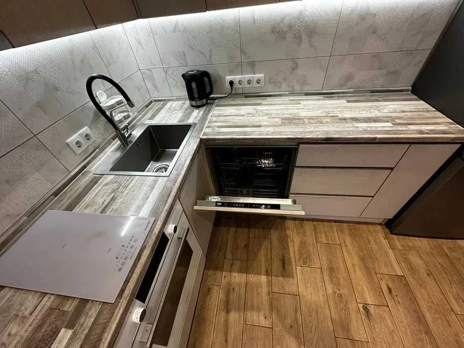 Euro 3-room apartment with designer renovation! Minimum furnishing