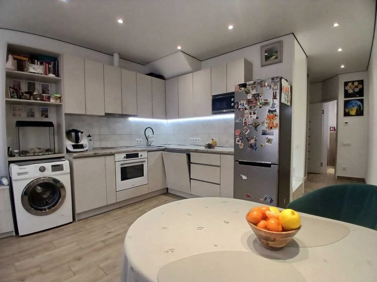 Euro 3-room apartment with designer renovation! Minimum furnishing