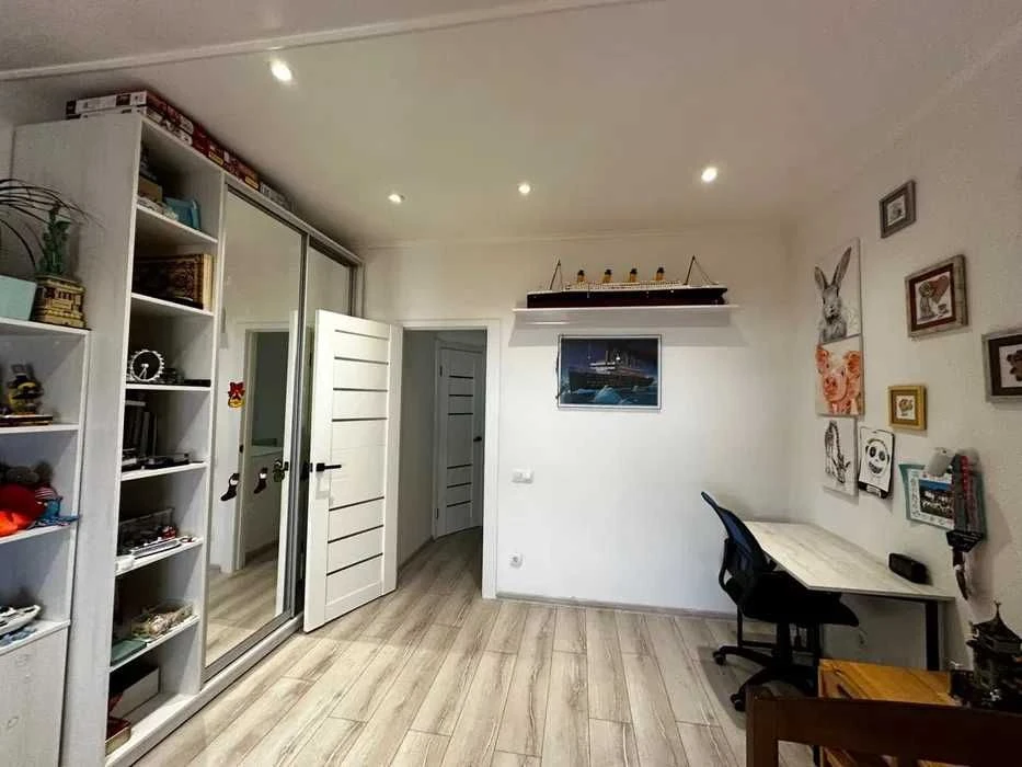 Euro 3-room apartment with designer renovation! Minimum furnishing