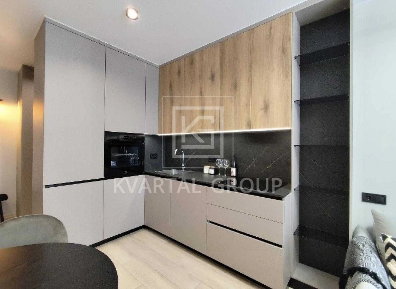 Designer renovation. European three-bedroom apartment near a park