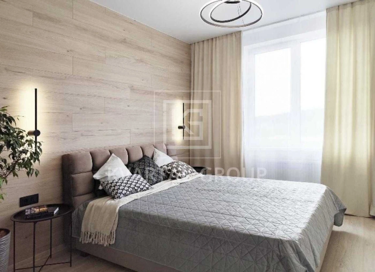 Designer renovation. European three-bedroom apartment near a park