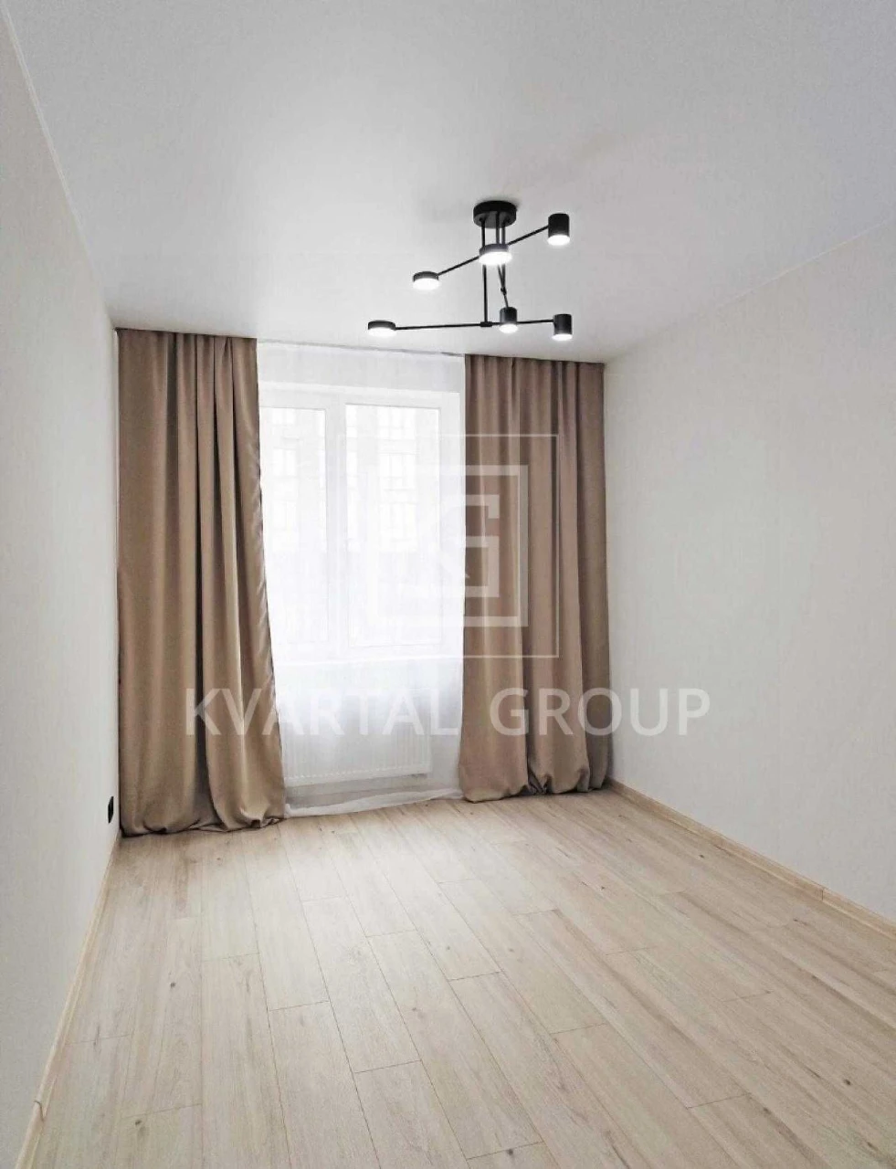 Designer renovation. European three-bedroom apartment near a park
