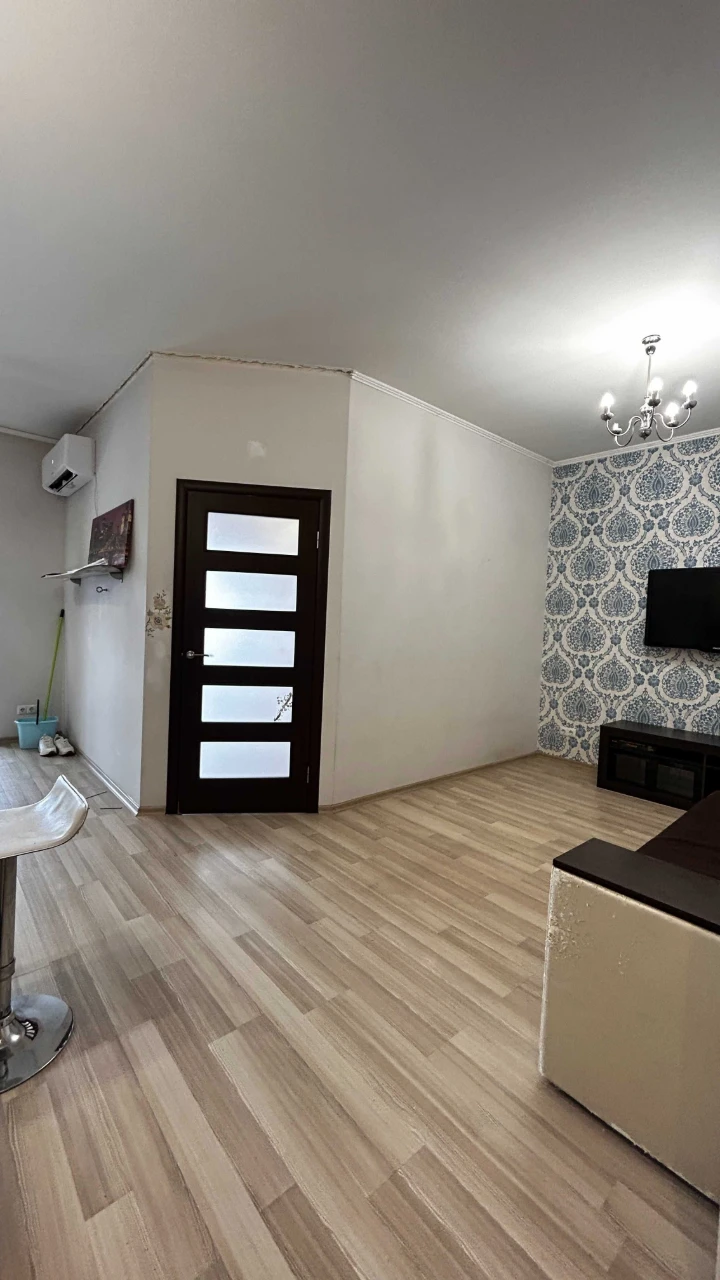 Apartment with renovation in the city center. Minimal renovation