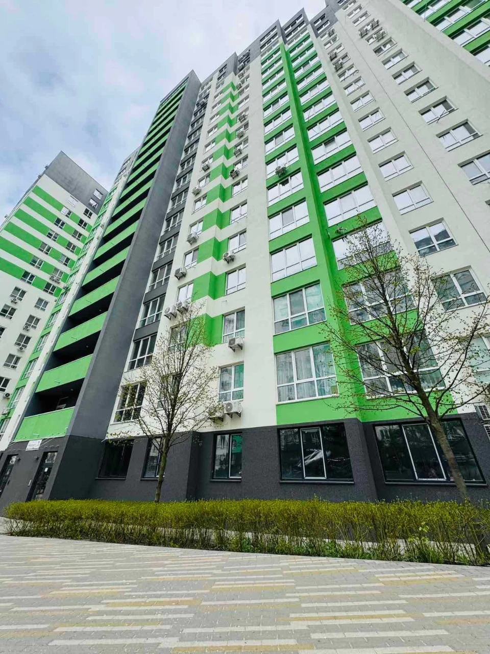Велика 1-кімнатна квартира з гардеробом біля Центрального Па