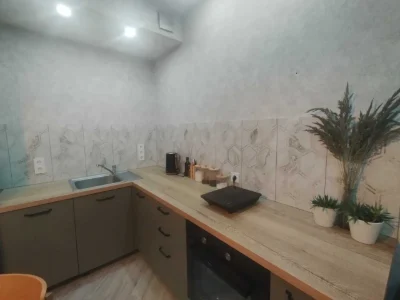2-bedroom apartment with new renovation. Convenient access to Kyiv.