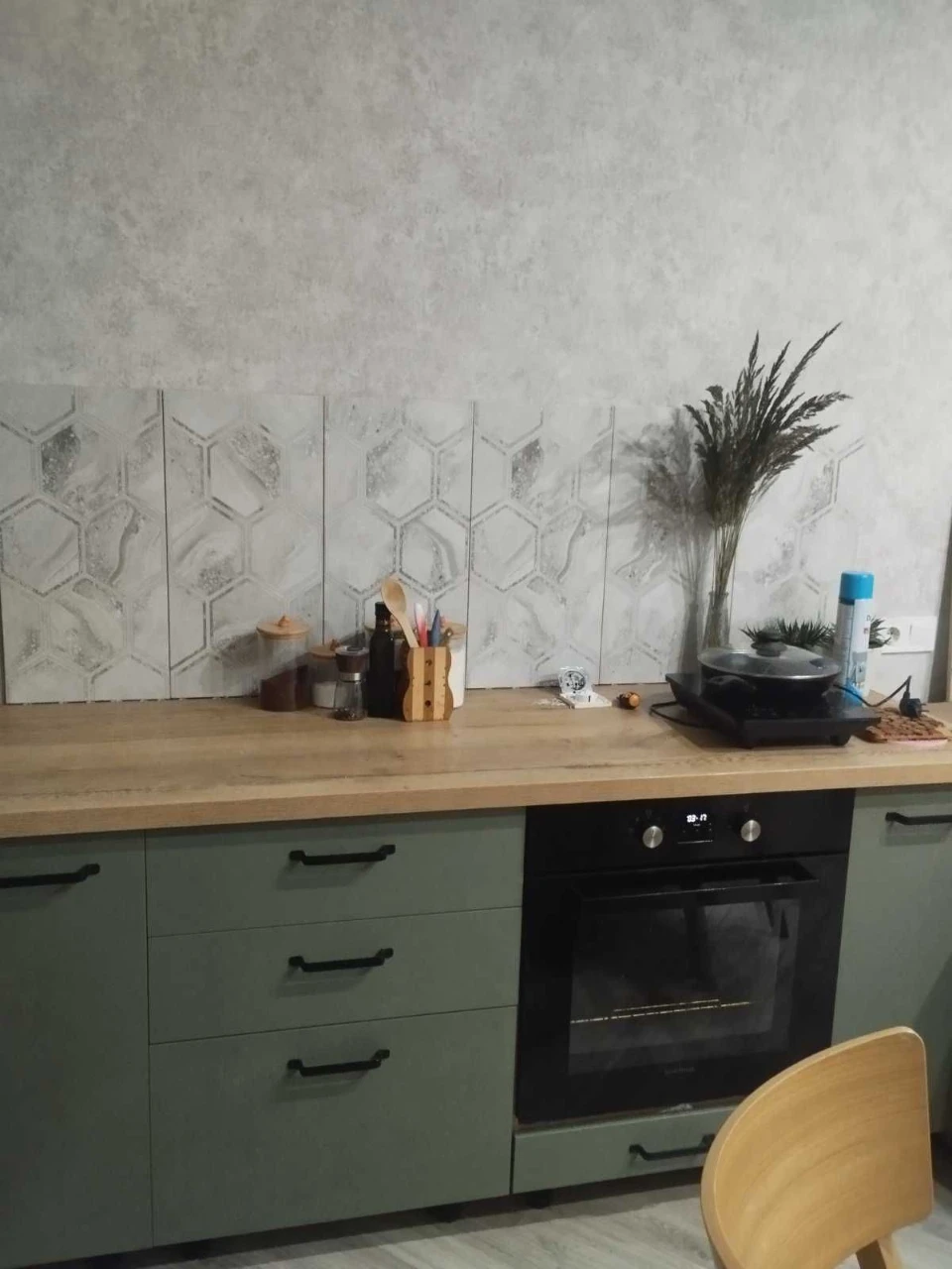 2-bedroom apartment with new renovation. Convenient access to Kyiv.