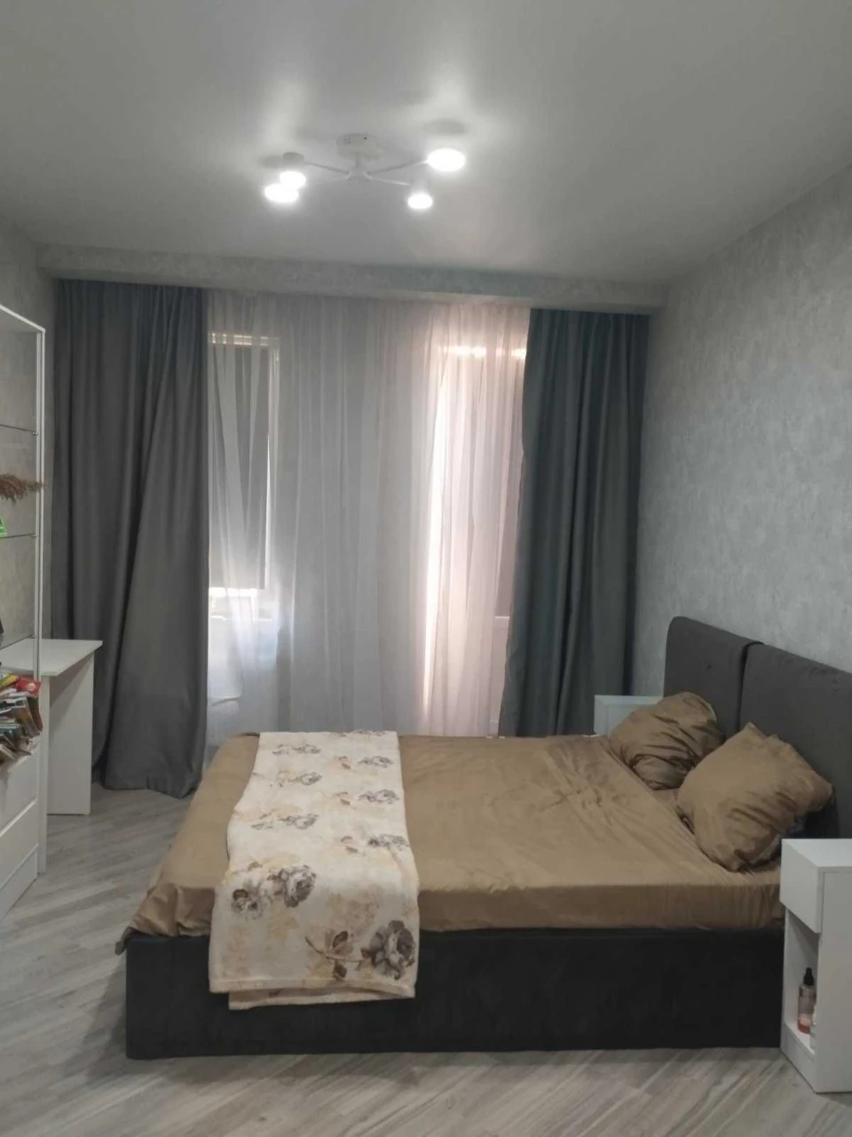 2-bedroom apartment with new renovation. Convenient access to Kyiv.