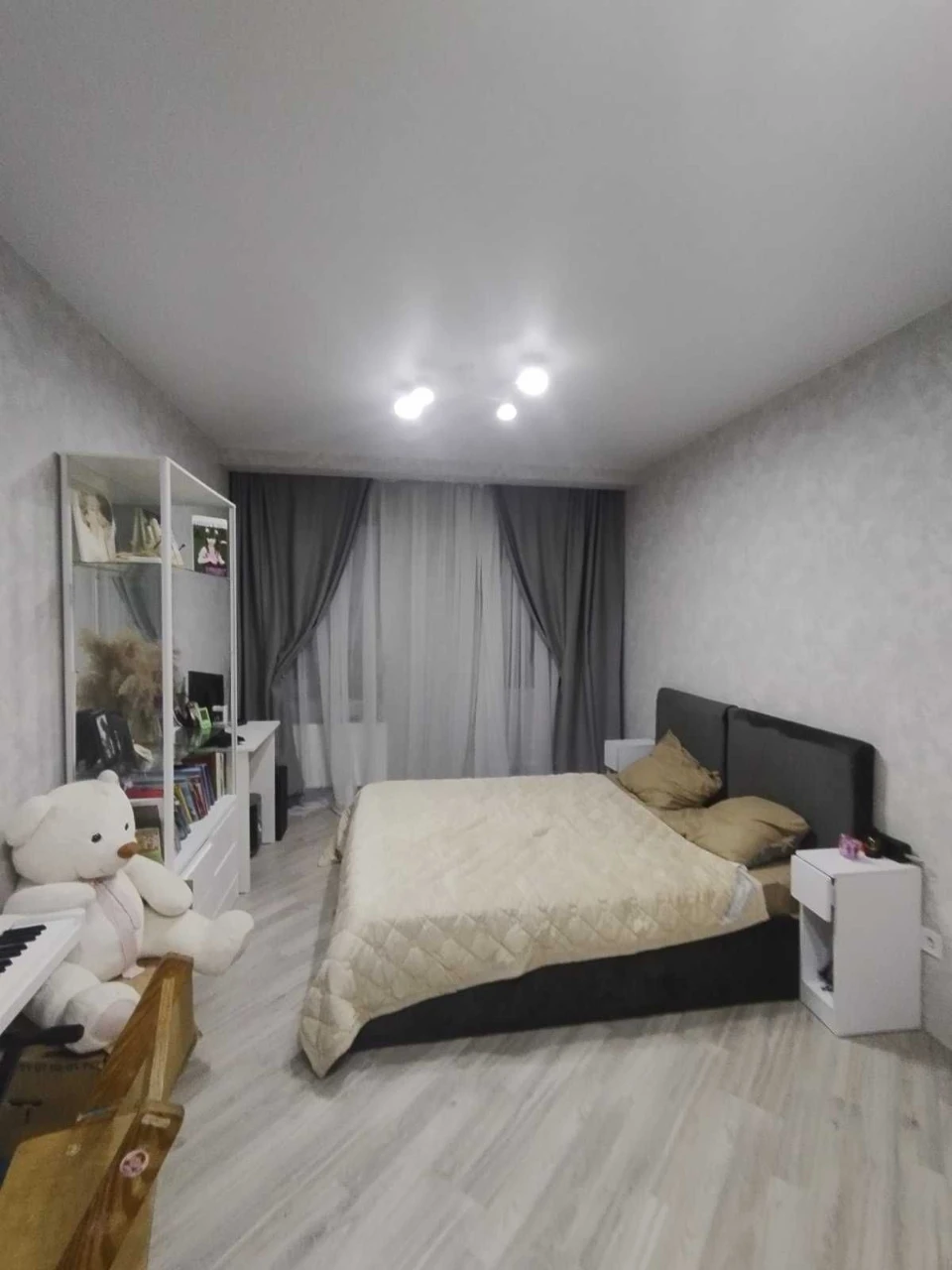2-bedroom apartment with new renovation. Convenient access to Kyiv.