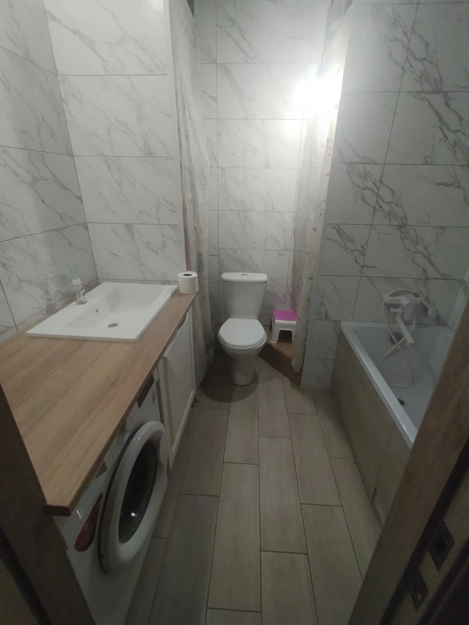 2-bedroom apartment with new renovation. Convenient access to Kyiv.
