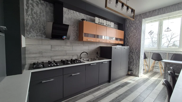 Spacious Apartment. Suitable for Living or Ready Business