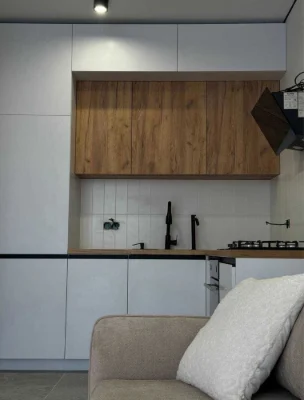 Ideal new 2-bedroom Euro apartment with renovation and appliances! There is gas.