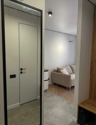 Ideal new 2-bedroom Euro apartment with renovation and appliances! There is gas.