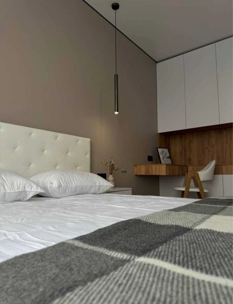 Ideal new 2-bedroom Euro apartment with renovation and appliances! There is gas.