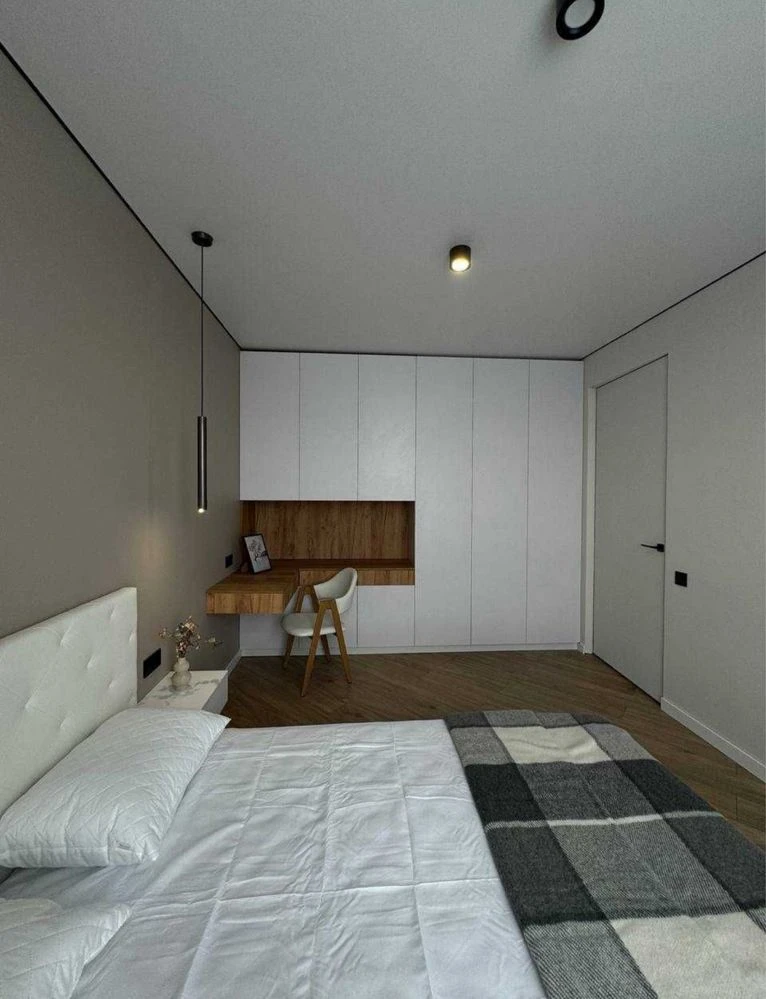 Ideal new 2-bedroom Euro apartment with renovation and appliances! There is gas.