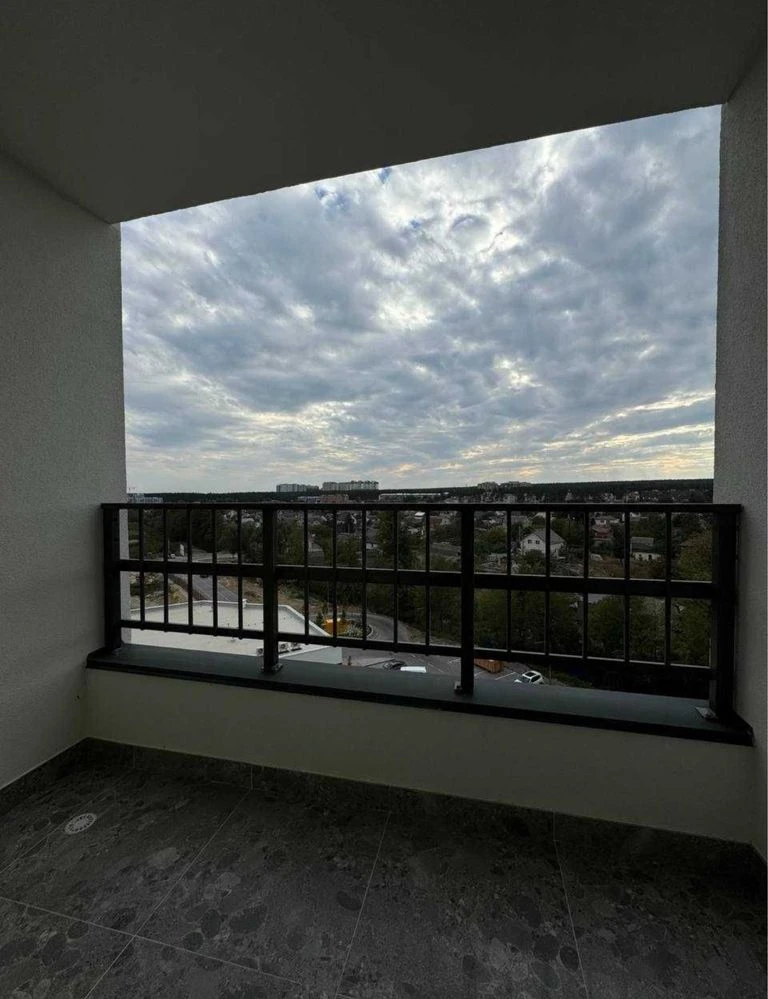 Ideal new 2-bedroom Euro apartment with renovation and appliances! There is gas.