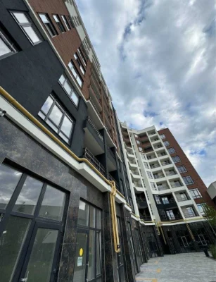 Ideal new 2-bedroom Euro apartment with renovation and appliances! There is gas.