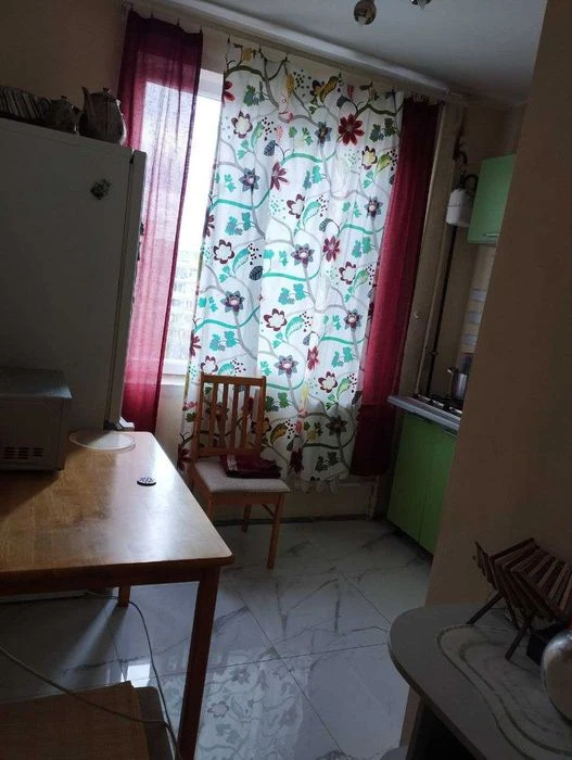 Selling a 3-room apartment in the Levada metro station, fully renovated.