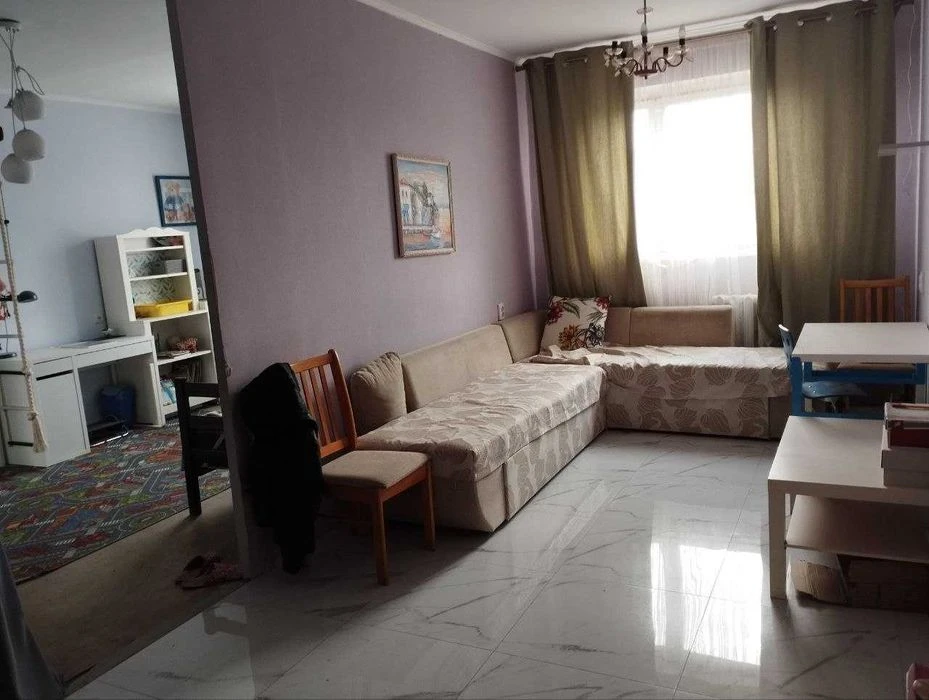 Selling a 3-room apartment in the Levada metro station, fully renovated.