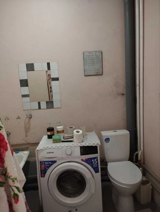 Selling a 3-room apartment in the Levada metro station, fully renovated.